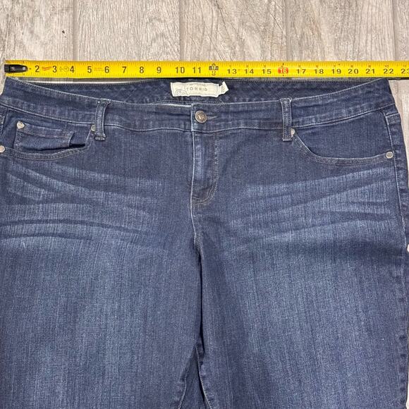 Torrid Women’s jeans Size 22R Dark Blue Rinse Manufacturer Feathering - Picture 11 of 13